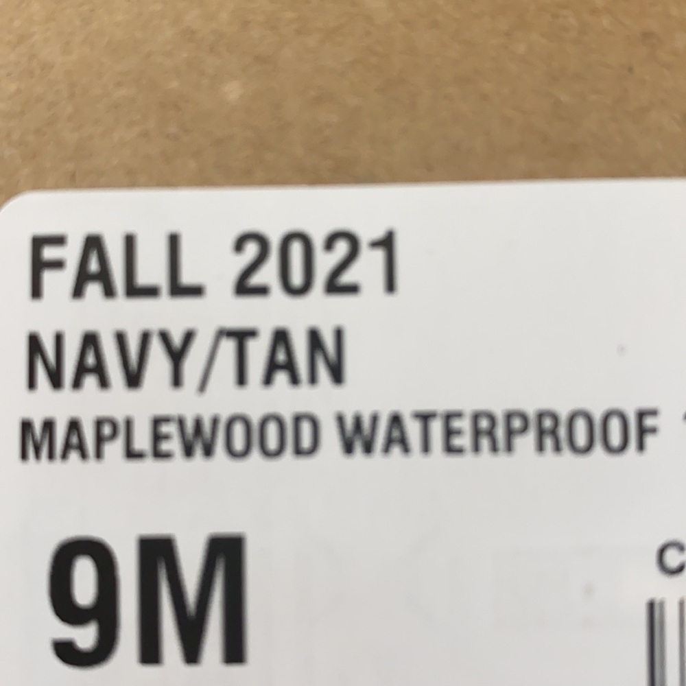 New in box:    - Woman’s casual duck waterproof boots. - Picture 16 of 17